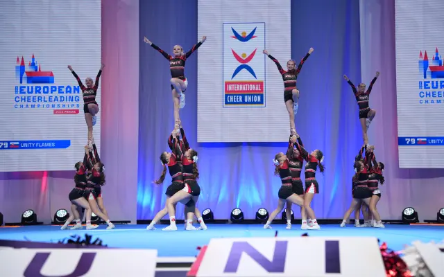 Lepšie podmienky, väčšie sny. Podporme cheerleaderky a fitnessky z UNITY ACADEMY