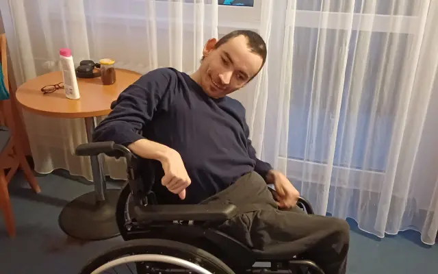 Pomôžme Miškovi získať nový invalidný vozík