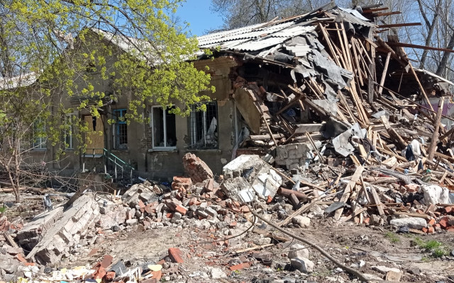 Opravme azylový dom pri fronte | Help repair emergency housing near the frontline