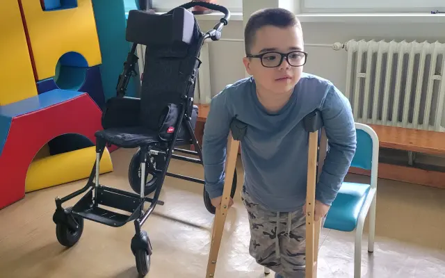 Pomôžme Peťkovi kráčať ďalej napriek chorobe
