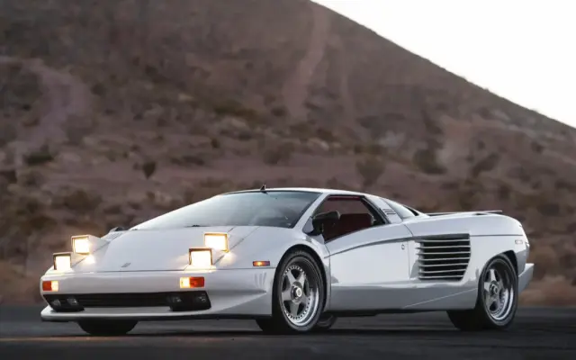 DOUBLE RED CARS MUSEUM | Dostaňme Cizeta Moroder / Vector SRV8 na Slovensko!