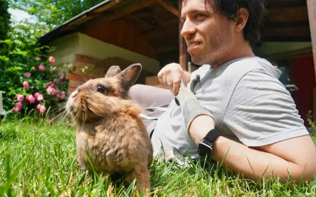 Oliver zostal uväznený vo vlastnom tele, pomôžme mu vrátiť sa späť do života