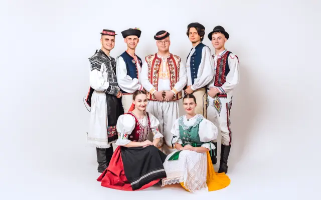 Podporte Ľudovú hudbu folklórneho súboru MARÍNA & ŠTEFAN MOLOTA