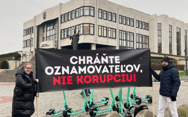 Pomôžte zorganizovať pochod za ochranu oznamovateľov korupcie