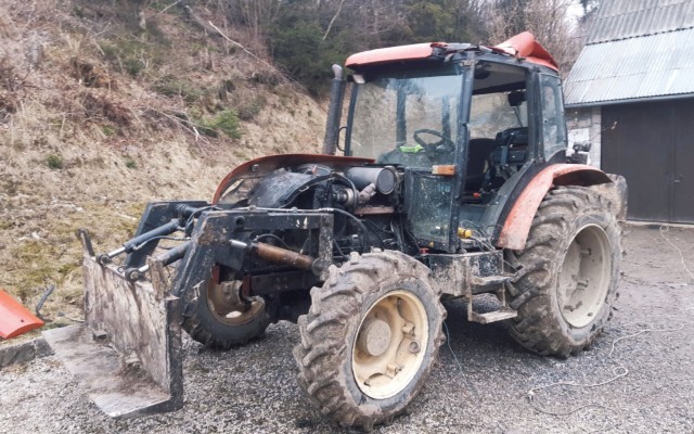 Pomôžte nášmu tatinovi opraviť traktor, ktorý je jeho zdrojom obživy