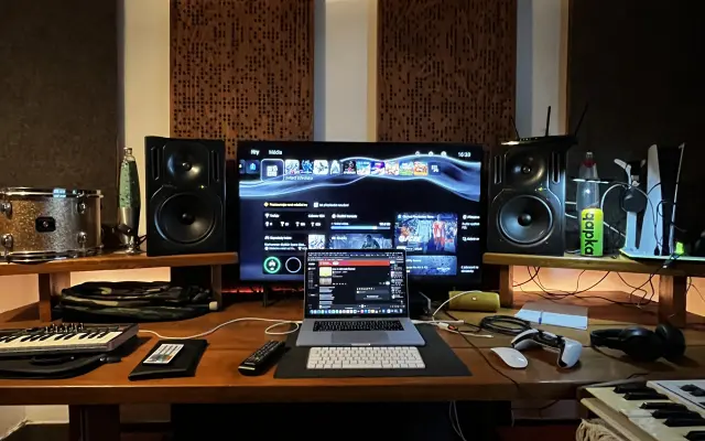 Pomôžte Michalovi zariadiť domáce nahrávacie štúdio