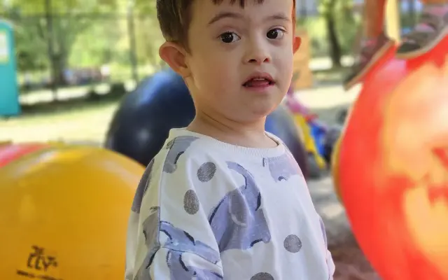 Pomôžme Filipkovi s Downovým syndrómom napredovať