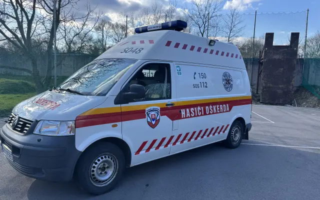 Sanitka, ktorá môže zachrániť životy – Pomôžte dobrovoľným hasičom z Oškerdy pomáhať!