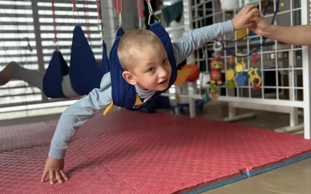 Pomôžme Alexkovi napredovať napriek autizmu a epilepsii