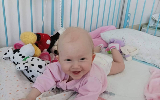 Pomôžme Laurinke, 7-mesačnému dievčatku so zhubným nádorom