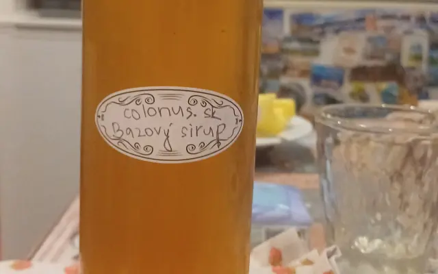 Poctivý sirup z kopca