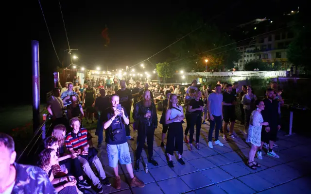 1x VIP lístok na koncert + darček