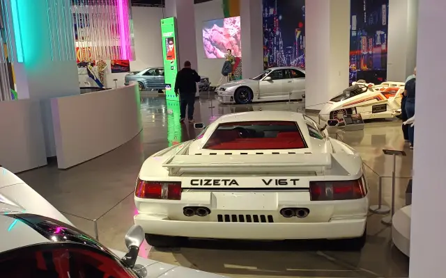 Jazda v automobile zakúpenom za darované prostriedky (CIZETA MORODER V16T / VECTOR SVR8 / BUGATTI EB110), 2 x VIP vstup na SLOVAK CAR FESTIVAL 2026, 5 x vstup do múzea