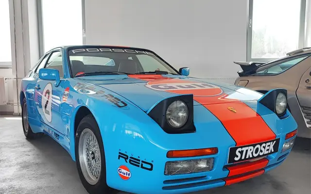 1 x vstup do múzea s neobmedzenou platnosťou s možnosťou posadiť sa za volant PORSCHE STROSEK
