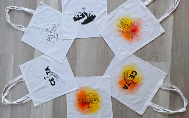 Taška s merchom Cesta