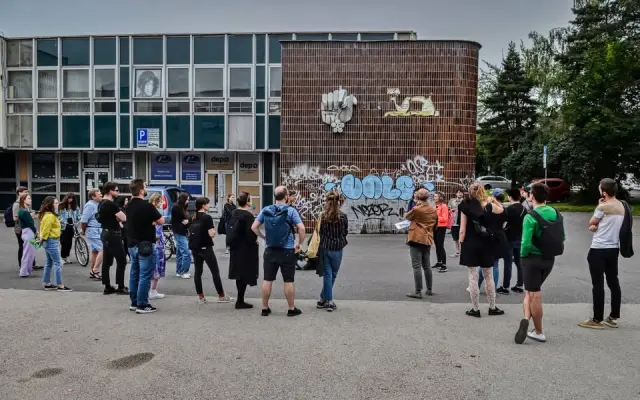 Kniha a vstup na komentovanú prehliadku mesta