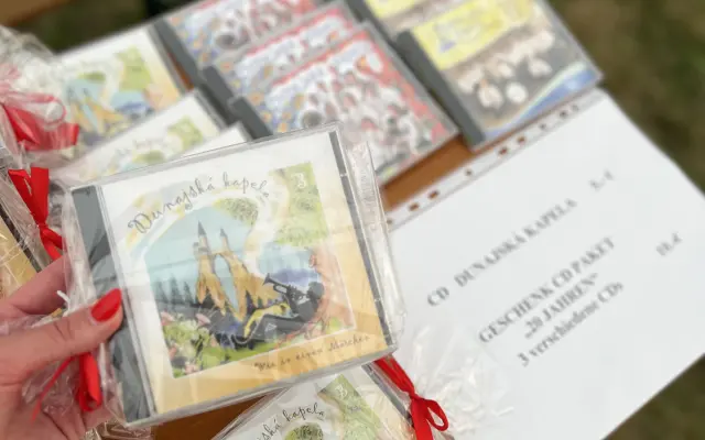 🇩🇪 Signiertes neues Album + Sticker & Autogrammkarte    🇸🇰 Podpísané nové CD + nálepky a kartička