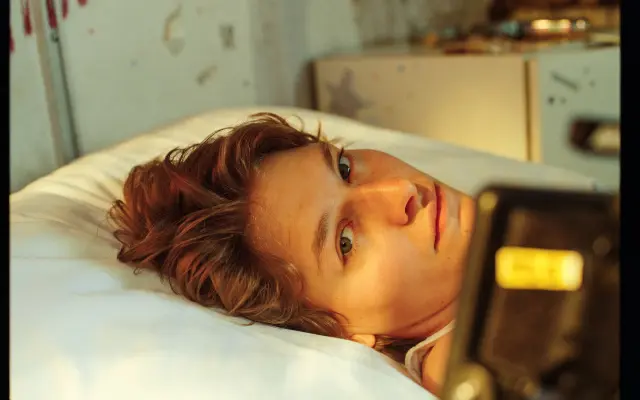 Ústrižok 16mm filmu v skúmavke.