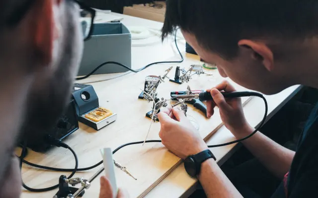 Zaži dielňu a vstup na kurz elektra