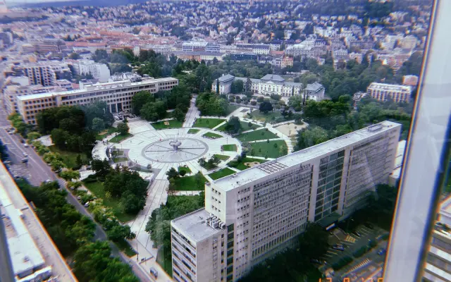 Komentovaná prechádzka mestom „úradnícke budovy“