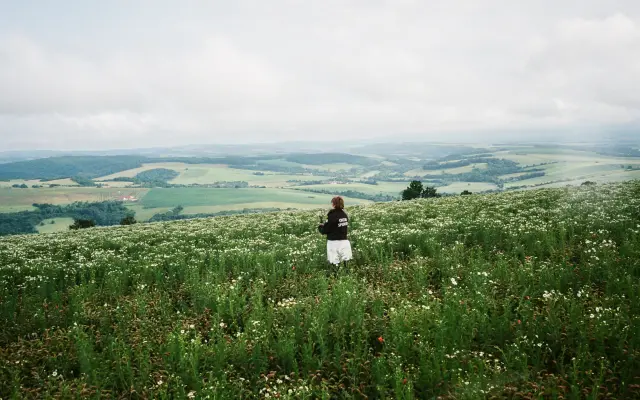 Ústrižok 16mm filmu v mini rámiku.