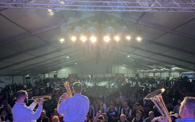 🇩🇪 Limitierte Dunajská Fan-Edition – 2 CDs + T-Shirt + Autogramme + Video  🇸🇰 Limitovaná edícia Dunajská – 2 CD, tričko, podpisové kartičky, nálepky, meno v booklete a exkluzívne video