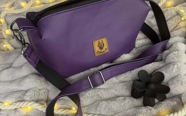 Crossbody kabelka Zutaluna – typ 1 (cca 24×15×9,5 cm)