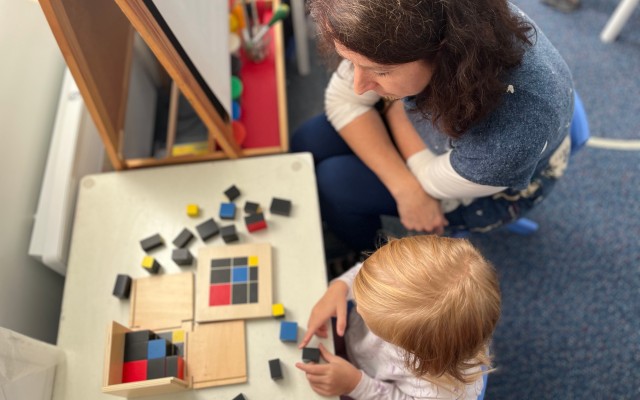 Zážitkový workshop - Praktická hodina práce s Montessori materiálom pre dospelých