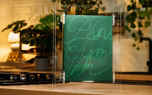 Kniha kuchárska v prémiovom boxe