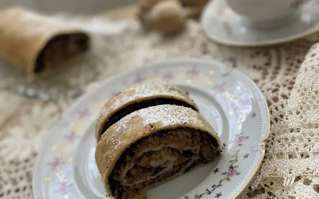 1 x kniha a nami pripravená dobrota, ktorú Vám osobne prinesieme domov, v rámci západného Slovenska