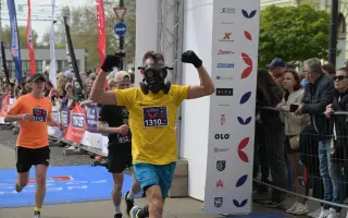 Behom v maske na pomoc ukrajinským veteránom